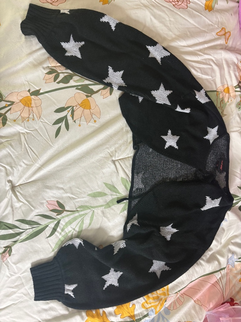 Hot topic black star shrug